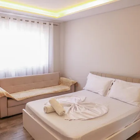 Filipi Hotel *